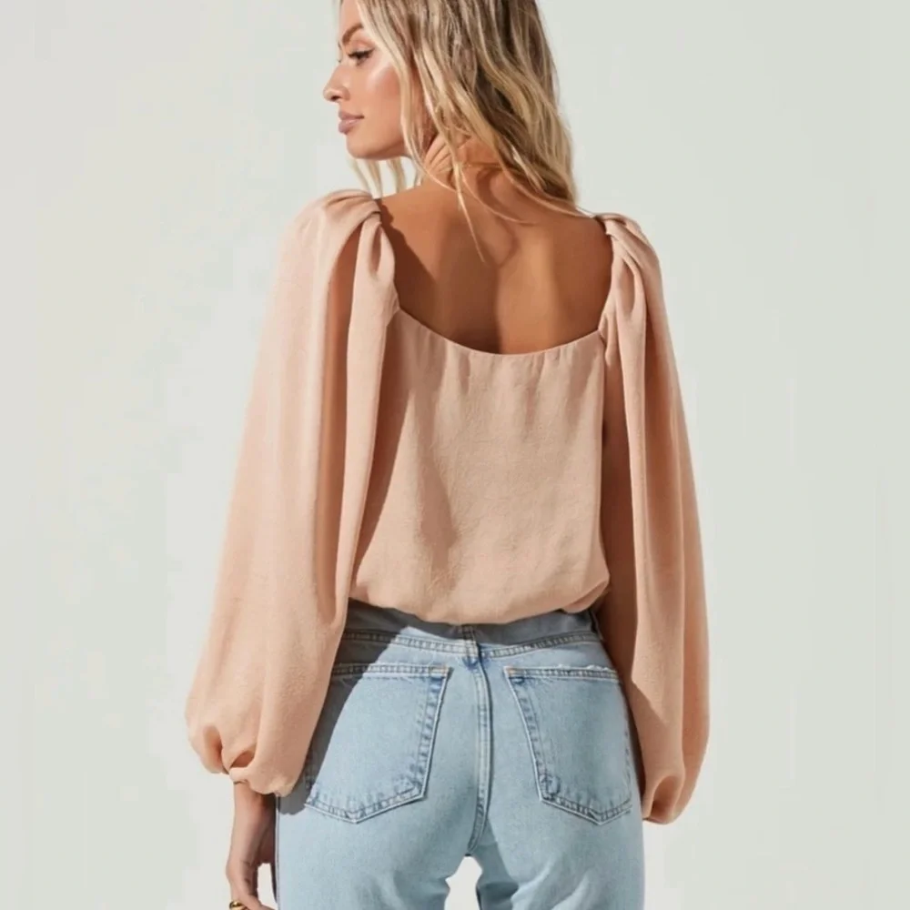 ASTR The Label Cally Revolve Top